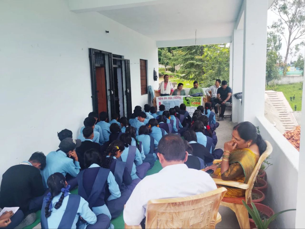 थाना बेरीनाग पुलिस व ए0एच0टी0यू0 टीम ने स्कूलों में चलाई जागरुकता की पाठशाला।